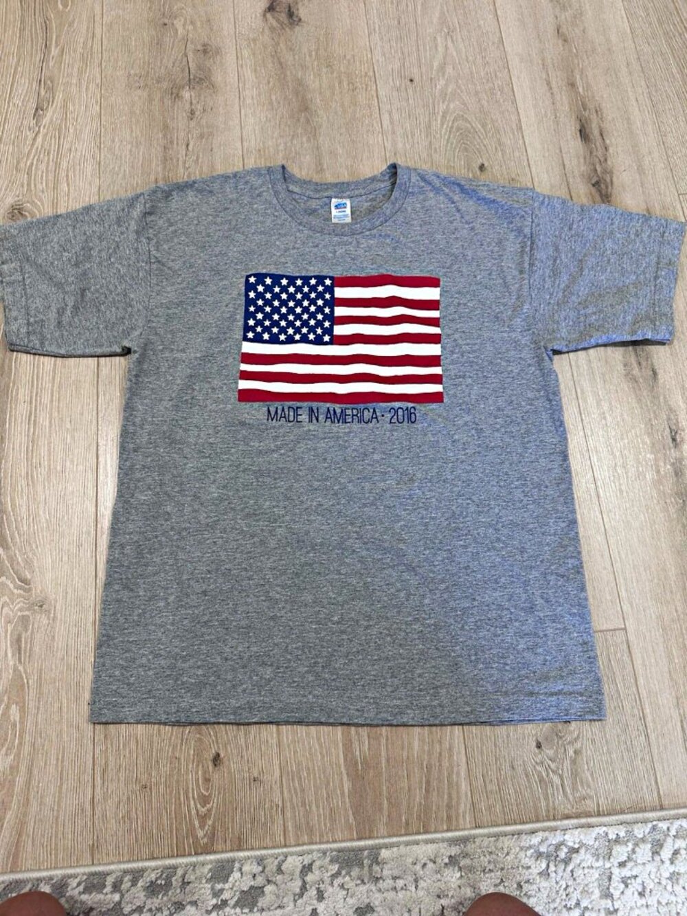 Gildan USA Flag Graphic T-Shirt Men's L Gray 2016